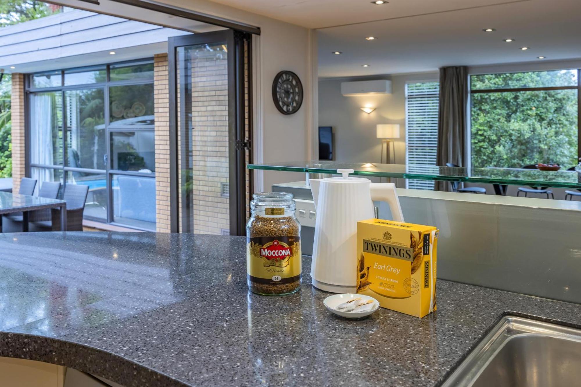 Entire House With Pool, Spa Auckland Ngoại thất bức ảnh